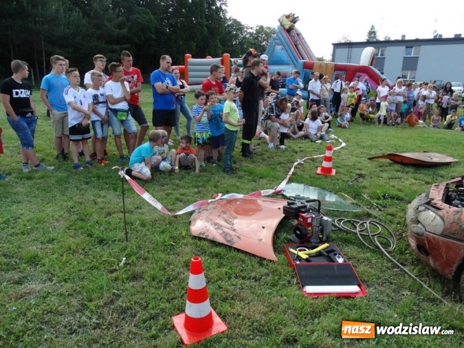 Zdjęcie w galerii na portalu naszwodzislaw.com: W Rzuchowie obchodzili Dzień Dziecka. W pomoc włączyli się strażacy z Głożyn wiadomości z regionu