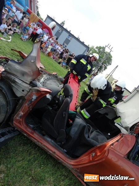 Zdjęcie w galerii na portalu naszwodzislaw.com: W Rzuchowie obchodzili Dzień Dziecka. W pomoc włączyli się strażacy z Głożyn wiadomości z regionu