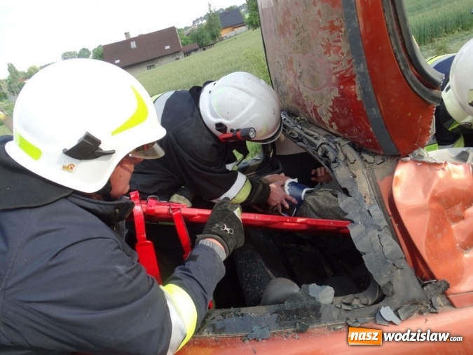 Zdjęcie w galerii na portalu naszwodzislaw.com: W Rzuchowie obchodzili Dzień Dziecka. W pomoc włączyli się strażacy z Głożyn wiadomości z regionu
