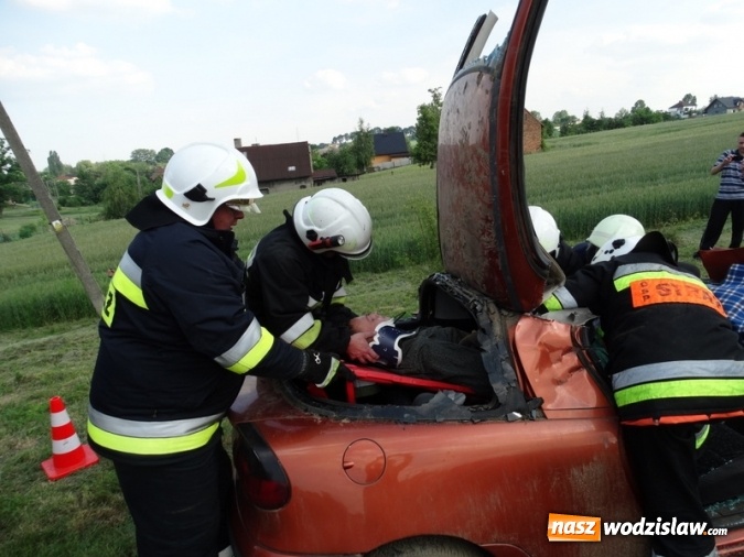Zdjęcie w galerii na portalu naszwodzislaw.com: W Rzuchowie obchodzili Dzień Dziecka. W pomoc włączyli się strażacy z Głożyn wiadomości z regionu