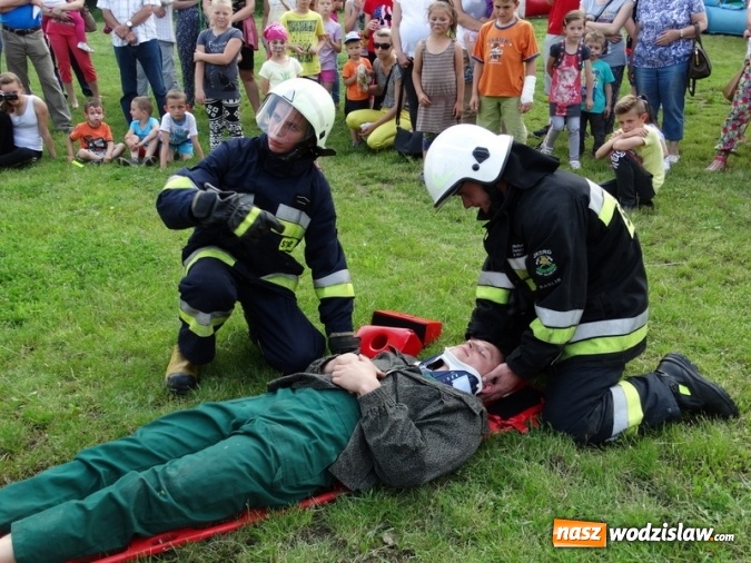 Zdjęcie w galerii na portalu naszwodzislaw.com: W Rzuchowie obchodzili Dzień Dziecka. W pomoc włączyli się strażacy z Głożyn wiadomości z regionu