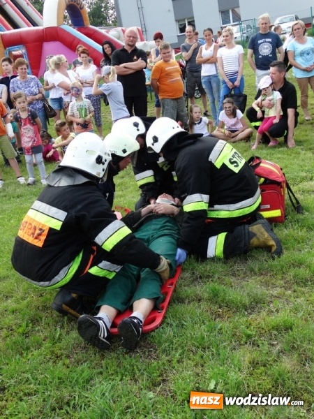 Zdjęcie w galerii na portalu naszwodzislaw.com: W Rzuchowie obchodzili Dzień Dziecka. W pomoc włączyli się strażacy z Głożyn wiadomości z regionu