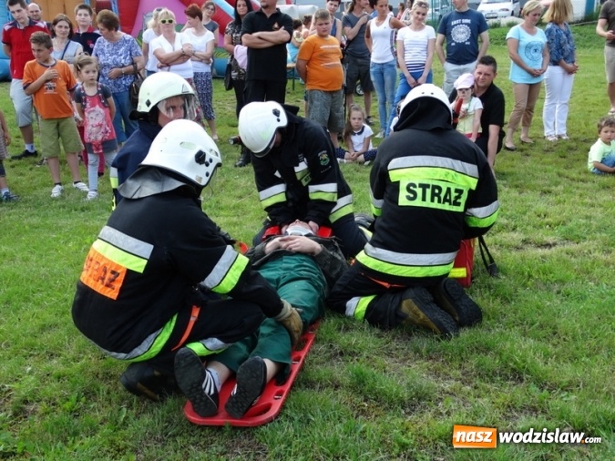 Zdjęcie w galerii na portalu naszwodzislaw.com: W Rzuchowie obchodzili Dzień Dziecka. W pomoc włączyli się strażacy z Głożyn wiadomości z regionu