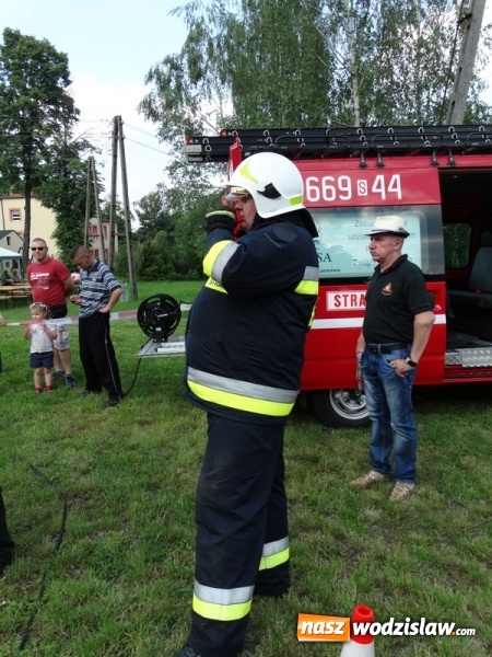 Zdjęcie w galerii na portalu naszwodzislaw.com: W Rzuchowie obchodzili Dzień Dziecka. W pomoc włączyli się strażacy z Głożyn wiadomości z regionu