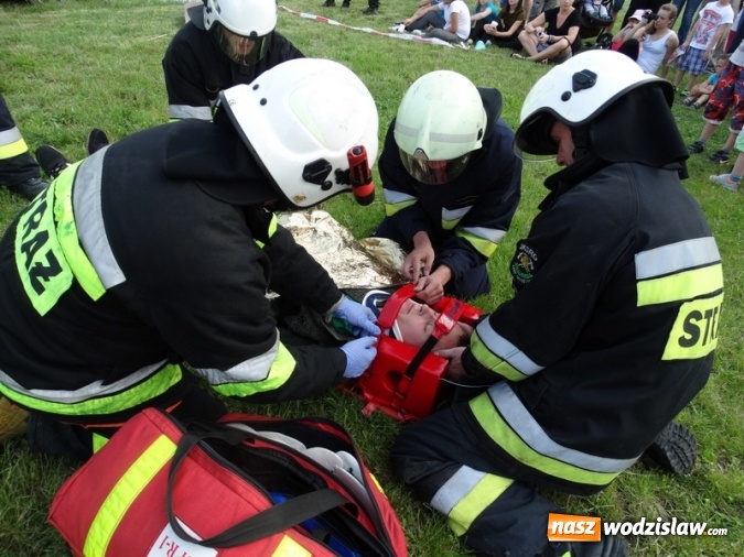 Zdjęcie w galerii na portalu naszwodzislaw.com: W Rzuchowie obchodzili Dzień Dziecka. W pomoc włączyli się strażacy z Głożyn wiadomości z regionu