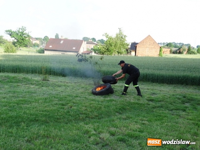Zdjęcie w galerii na portalu naszwodzislaw.com: W Rzuchowie obchodzili Dzień Dziecka. W pomoc włączyli się strażacy z Głożyn wiadomości z regionu