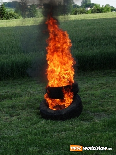 Zdjęcie w galerii na portalu naszwodzislaw.com: W Rzuchowie obchodzili Dzień Dziecka. W pomoc włączyli się strażacy z Głożyn wiadomości z regionu