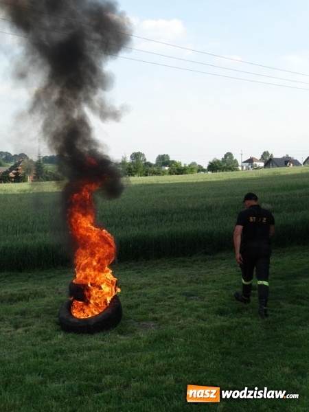 Zdjęcie w galerii na portalu naszwodzislaw.com: W Rzuchowie obchodzili Dzień Dziecka. W pomoc włączyli się strażacy z Głożyn wiadomości z regionu