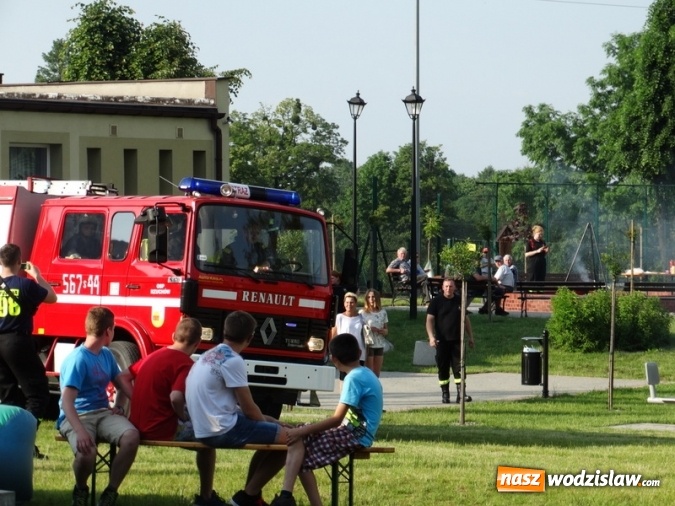 Zdjęcie w galerii na portalu naszwodzislaw.com: W Rzuchowie obchodzili Dzień Dziecka. W pomoc włączyli się strażacy z Głożyn wiadomości z regionu