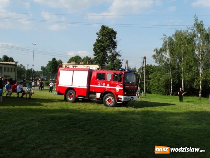 Zdjęcie w galerii na portalu naszwodzislaw.com: W Rzuchowie obchodzili Dzień Dziecka. W pomoc włączyli się strażacy z Głożyn wiadomości z regionu