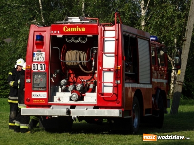 Zdjęcie w galerii na portalu naszwodzislaw.com: W Rzuchowie obchodzili Dzień Dziecka. W pomoc włączyli się strażacy z Głożyn wiadomości z regionu