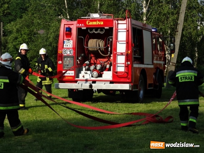 Zdjęcie w galerii na portalu naszwodzislaw.com: W Rzuchowie obchodzili Dzień Dziecka. W pomoc włączyli się strażacy z Głożyn wiadomości z regionu