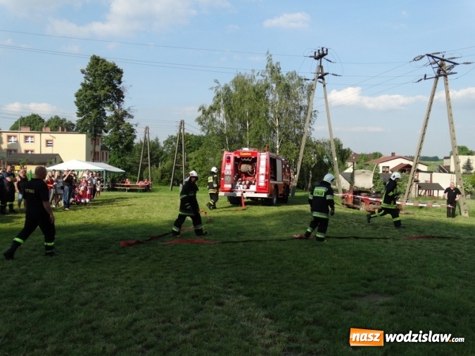 Zdjęcie w galerii na portalu naszwodzislaw.com: W Rzuchowie obchodzili Dzień Dziecka. W pomoc włączyli się strażacy z Głożyn wiadomości z regionu