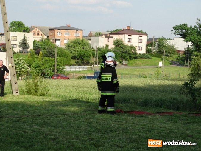 Zdjęcie w galerii na portalu naszwodzislaw.com: W Rzuchowie obchodzili Dzień Dziecka. W pomoc włączyli się strażacy z Głożyn wiadomości z regionu