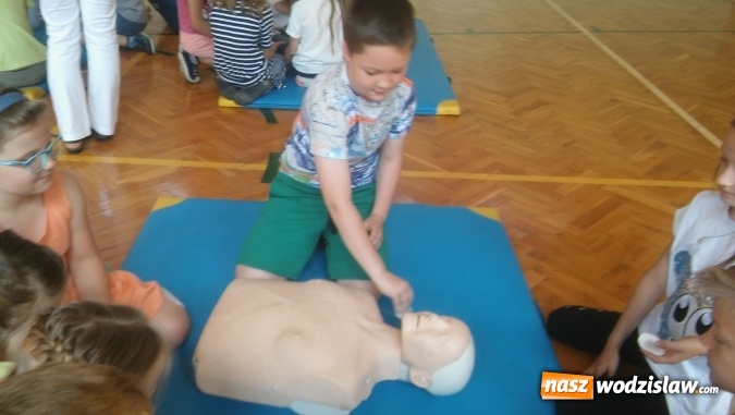 Zdjęcie w galerii na portalu naszwodzislaw.com: Uczniowie z SP nr 15 wiedzą jak udzielać pierwszej pomocy wiadomości z regionu
