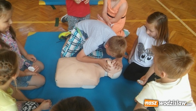 Zdjęcie w galerii na portalu naszwodzislaw.com: Uczniowie z SP nr 15 wiedzą jak udzielać pierwszej pomocy wiadomości z regionu