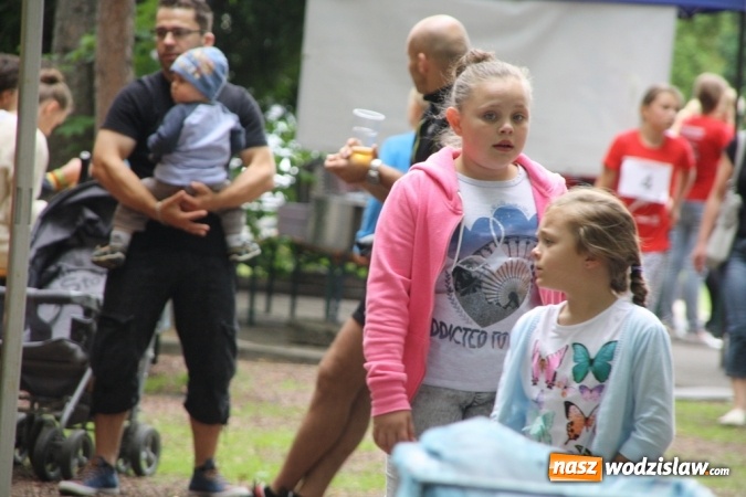 Zdjęcie w galerii na portalu naszwodzislaw.com: Festyn parafialny w Rogowie. Dobra zabawa i wiele atrakcji wiadomości z regionu