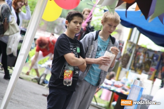 Zdjęcie w galerii na portalu naszwodzislaw.com: Festyn parafialny w Rogowie. Dobra zabawa i wiele atrakcji wiadomości z regionu