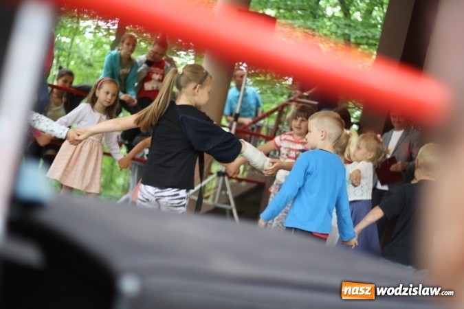 Zdjęcie w galerii na portalu naszwodzislaw.com: Festyn parafialny w Rogowie. Dobra zabawa i wiele atrakcji wiadomości z regionu