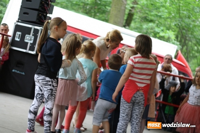 Zdjęcie w galerii na portalu naszwodzislaw.com: Festyn parafialny w Rogowie. Dobra zabawa i wiele atrakcji wiadomości z regionu