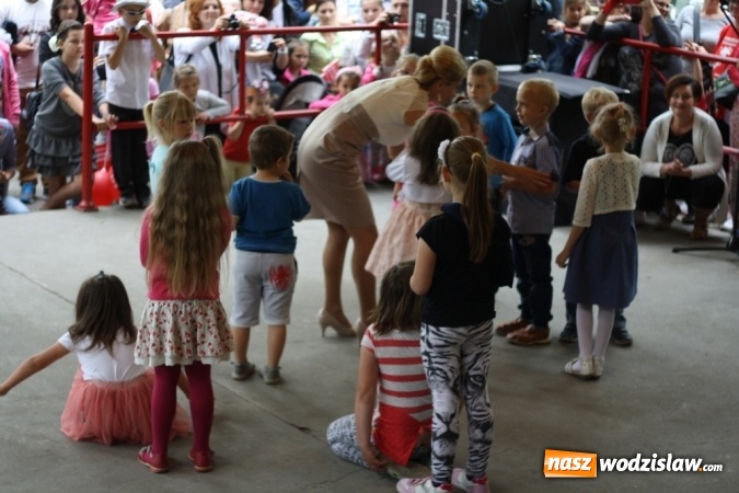 Zdjęcie w galerii na portalu naszwodzislaw.com: Festyn parafialny w Rogowie. Dobra zabawa i wiele atrakcji wiadomości z regionu