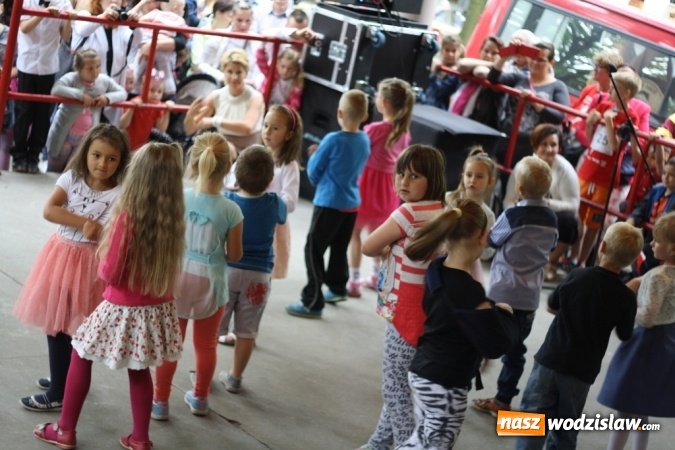 Zdjęcie w galerii na portalu naszwodzislaw.com: Festyn parafialny w Rogowie. Dobra zabawa i wiele atrakcji wiadomości z regionu
