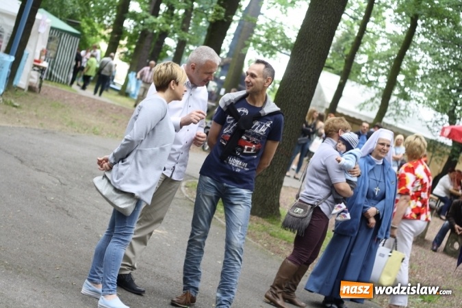 Zdjęcie w galerii na portalu naszwodzislaw.com: Festyn parafialny w Rogowie. Dobra zabawa i wiele atrakcji wiadomości z regionu
