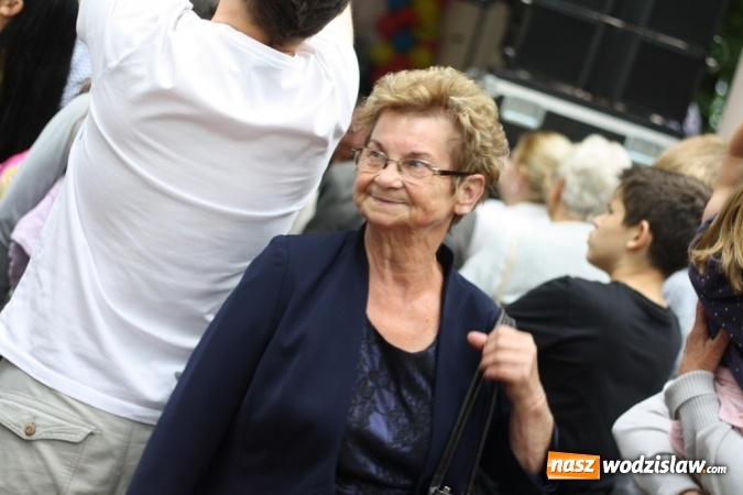 Zdjęcie w galerii na portalu naszwodzislaw.com: Festyn parafialny w Rogowie. Dobra zabawa i wiele atrakcji wiadomości z regionu