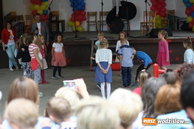 Zdjęcie w galerii na portalu naszwodzislaw.com: Festyn parafialny w Rogowie. Dobra zabawa i wiele atrakcji wiadomości z regionu