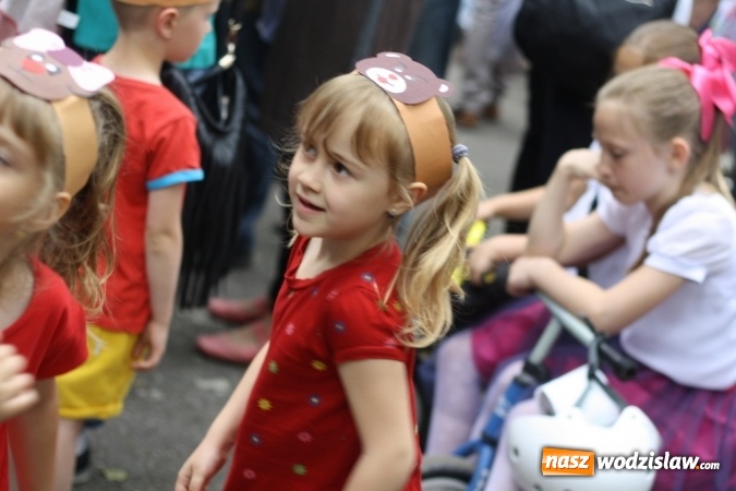 Zdjęcie w galerii na portalu naszwodzislaw.com: Festyn parafialny w Rogowie. Dobra zabawa i wiele atrakcji wiadomości z regionu