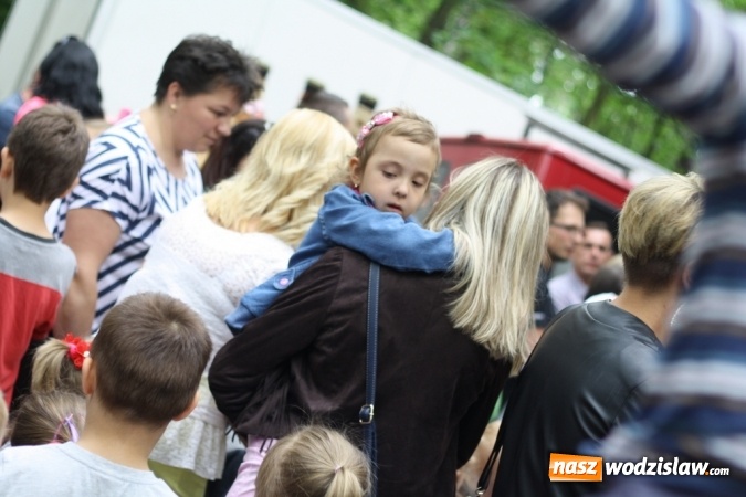 Zdjęcie w galerii na portalu naszwodzislaw.com: Festyn parafialny w Rogowie. Dobra zabawa i wiele atrakcji wiadomości z regionu