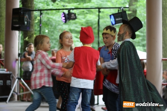 Zdjęcie w galerii na portalu naszwodzislaw.com: Festyn parafialny w Rogowie. Dobra zabawa i wiele atrakcji wiadomości z regionu