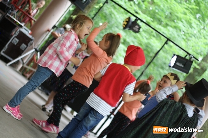 Zdjęcie w galerii na portalu naszwodzislaw.com: Festyn parafialny w Rogowie. Dobra zabawa i wiele atrakcji wiadomości z regionu