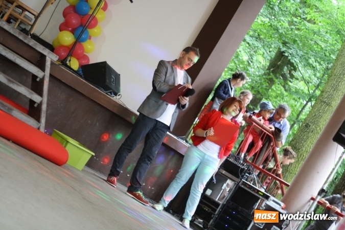 Zdjęcie w galerii na portalu naszwodzislaw.com: Festyn parafialny w Rogowie. Dobra zabawa i wiele atrakcji wiadomości z regionu