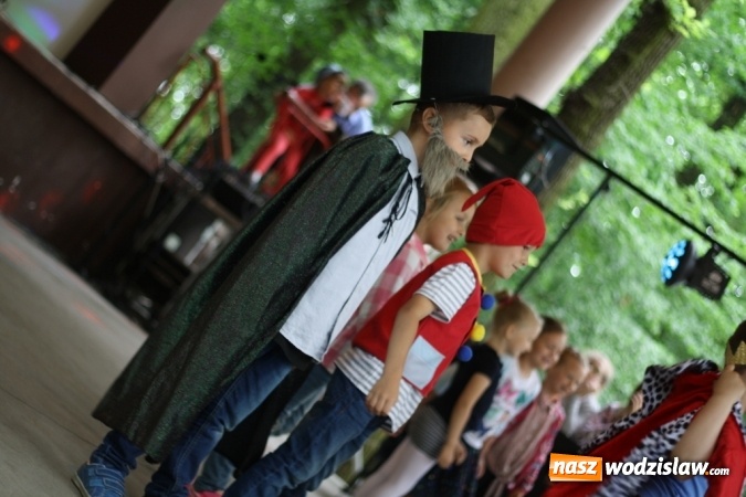 Zdjęcie w galerii na portalu naszwodzislaw.com: Festyn parafialny w Rogowie. Dobra zabawa i wiele atrakcji wiadomości z regionu