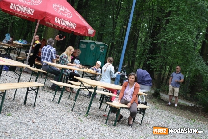 Zdjęcie w galerii na portalu naszwodzislaw.com: Festyn parafialny w Rogowie. Dobra zabawa i wiele atrakcji wiadomości z regionu