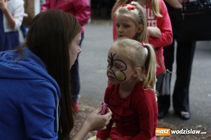 Zdjęcie w galerii na portalu naszwodzislaw.com: Festyn parafialny w Rogowie. Dobra zabawa i wiele atrakcji wiadomości z regionu
