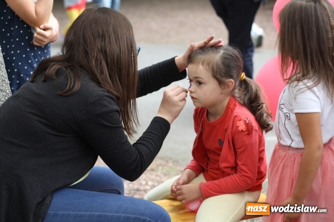 Zdjęcie w galerii na portalu naszwodzislaw.com: Festyn parafialny w Rogowie. Dobra zabawa i wiele atrakcji wiadomości z regionu