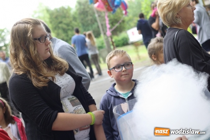 Zdjęcie w galerii na portalu naszwodzislaw.com: Festyn parafialny w Rogowie. Dobra zabawa i wiele atrakcji wiadomości z regionu