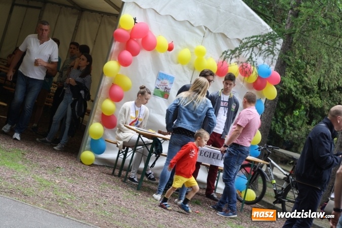 Zdjęcie w galerii na portalu naszwodzislaw.com: Festyn parafialny w Rogowie. Dobra zabawa i wiele atrakcji wiadomości z regionu