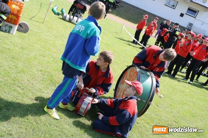 Zdjęcie w galerii na portalu naszwodzislaw.com: Strażacy rywalizowali na stadionie MOSiR wiadomości z regionu