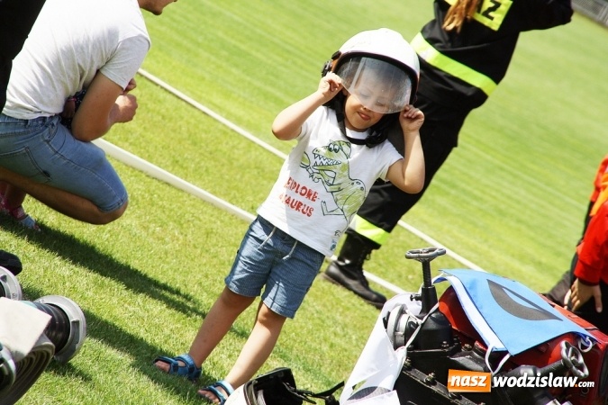Zdjęcie w galerii na portalu naszwodzislaw.com: Strażacy rywalizowali na stadionie MOSiR wiadomości z regionu
