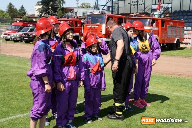 Zdjęcie w galerii na portalu naszwodzislaw.com: Strażacy rywalizowali na stadionie MOSiR wiadomości z regionu