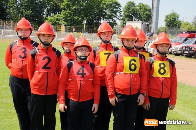 Zdjęcie w galerii na portalu naszwodzislaw.com: Strażacy rywalizowali na stadionie MOSiR wiadomości z regionu