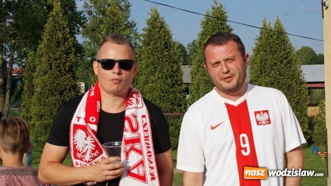 Zdjęcie w galerii na portalu naszwodzislaw.com: Szalona radość w strefie kibica w Gogołowej po pierwszym zwycięstwie Polaków wiadomości z regionu