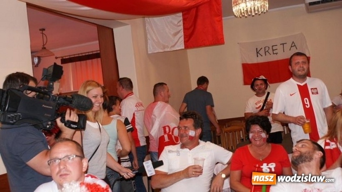 Zdjęcie w galerii na portalu naszwodzislaw.com: Szalona radość w strefie kibica w Gogołowej po pierwszym zwycięstwie Polaków wiadomości z regionu
