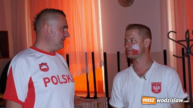 Zdjęcie w galerii na portalu naszwodzislaw.com: Szalona radość w strefie kibica w Gogołowej po pierwszym zwycięstwie Polaków wiadomości z regionu