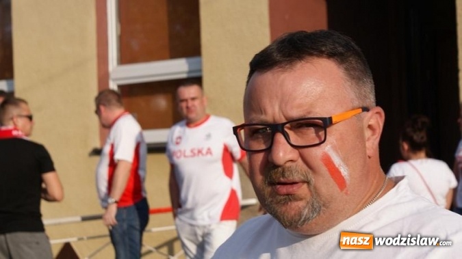 Zdjęcie w galerii na portalu naszwodzislaw.com: Szalona radość w strefie kibica w Gogołowej po pierwszym zwycięstwie Polaków wiadomości z regionu