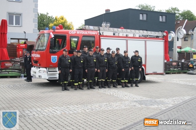 Zdjęcie w galerii na portalu naszwodzislaw.com: Strażacki wóz bojowy Renault Midlum uroczyście przekazany do OSP w Rydułtowach  wiadomości z regionu