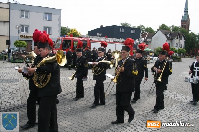 Zdjęcie w galerii na portalu naszwodzislaw.com: Strażacki wóz bojowy Renault Midlum uroczyście przekazany do OSP w Rydułtowach  wiadomości z regionu